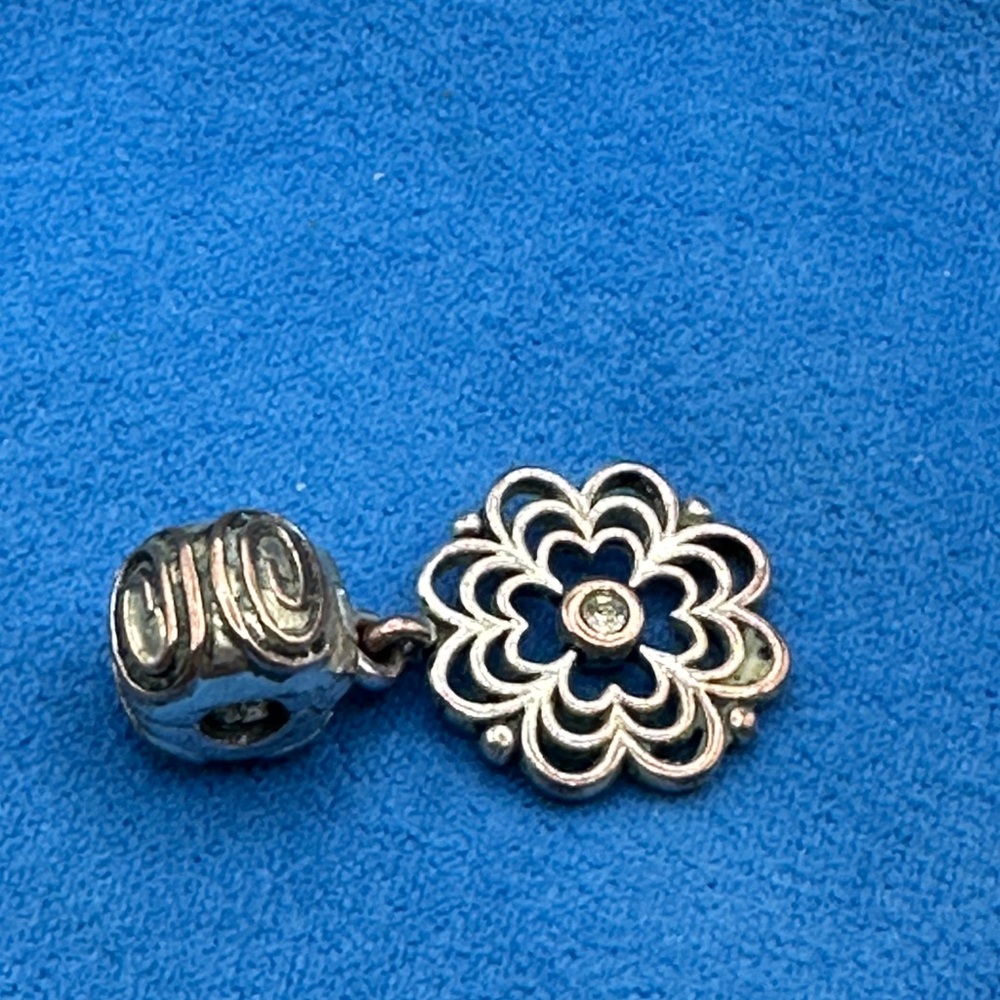 Pandora Lacy Flower Clip Retired & Disc!